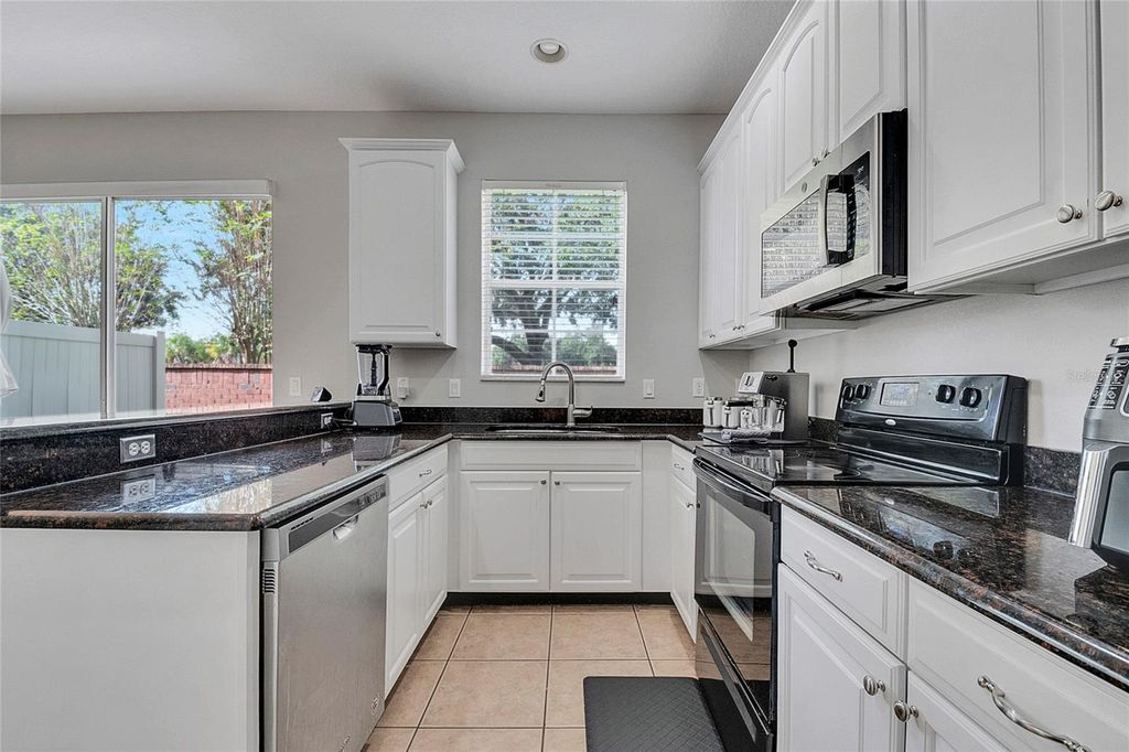 Image 25 of property listing at 9454 SILVER BUTTONWOOD STREET, Orlando, FL 32832