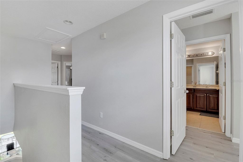 Image 30 of property listing at 9454 SILVER BUTTONWOOD STREET, Orlando, FL 32832