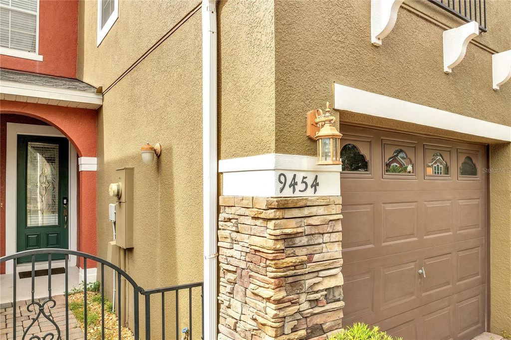 Image 4 of property listing at 9454 SILVER BUTTONWOOD STREET, Orlando, FL 32832