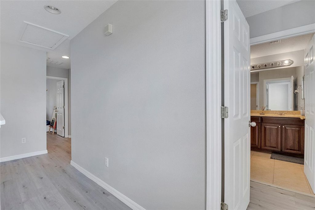 Image 31 of property listing at 9454 SILVER BUTTONWOOD STREET, Orlando, FL 32832