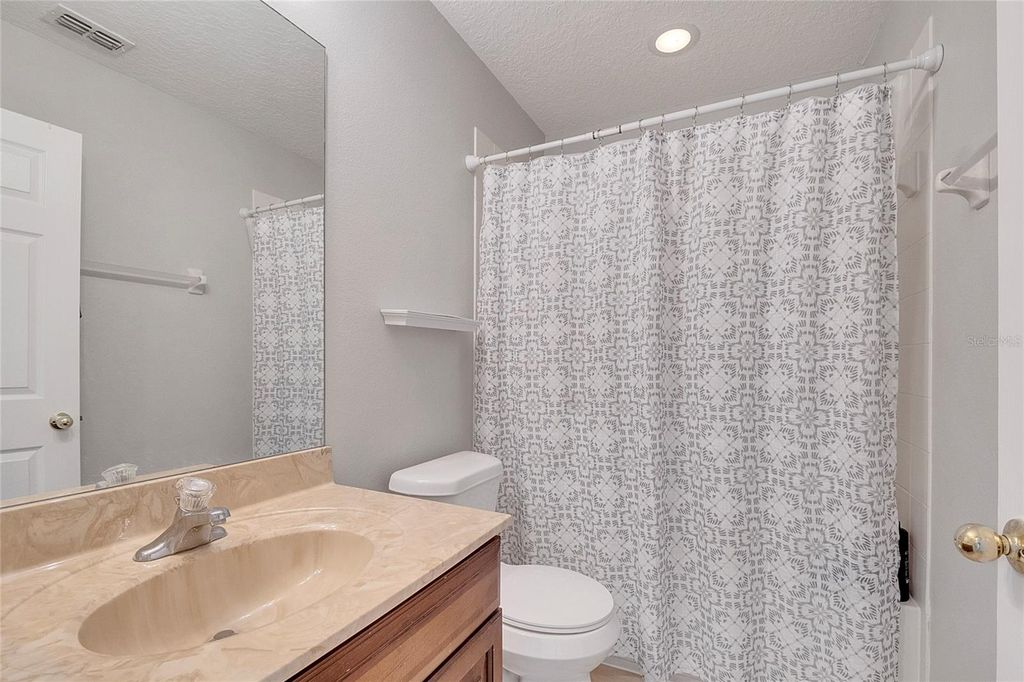 Image 33 of property listing at 9454 SILVER BUTTONWOOD STREET, Orlando, FL 32832