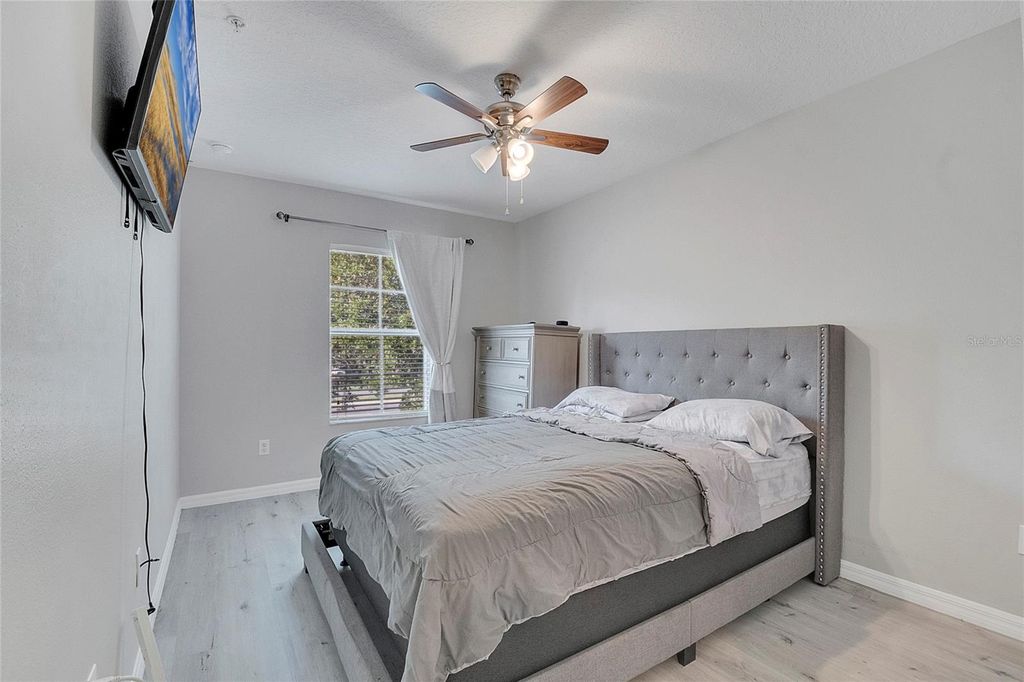 Image 36 of property listing at 9454 SILVER BUTTONWOOD STREET, Orlando, FL 32832