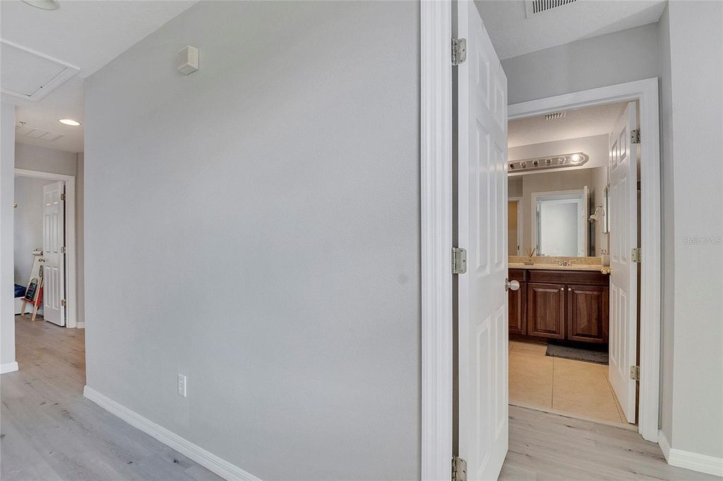 Image 38 of property listing at 9454 SILVER BUTTONWOOD STREET, Orlando, FL 32832
