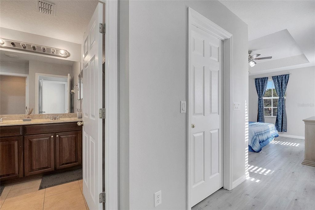 Image 39 of property listing at 9454 SILVER BUTTONWOOD STREET, Orlando, FL 32832