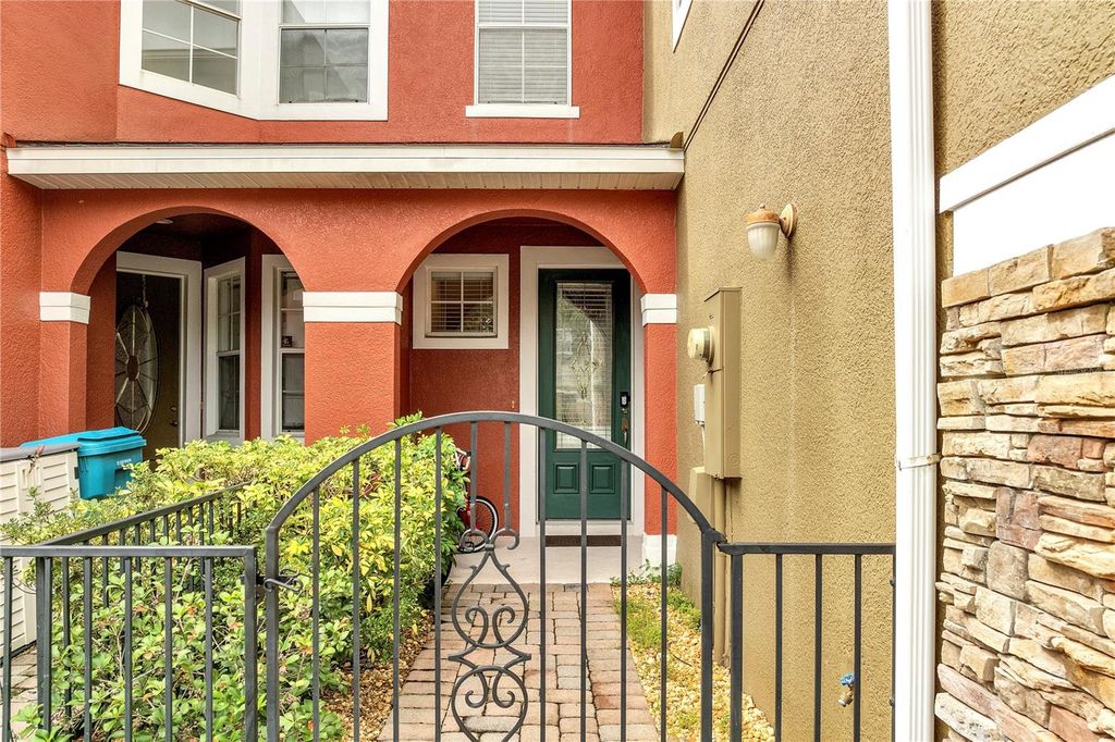 Image 5 of property listing at 9454 SILVER BUTTONWOOD STREET, Orlando, FL 32832