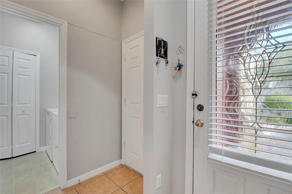 Image 8 of property listing at 9454 SILVER BUTTONWOOD STREET, Orlando, FL 32832