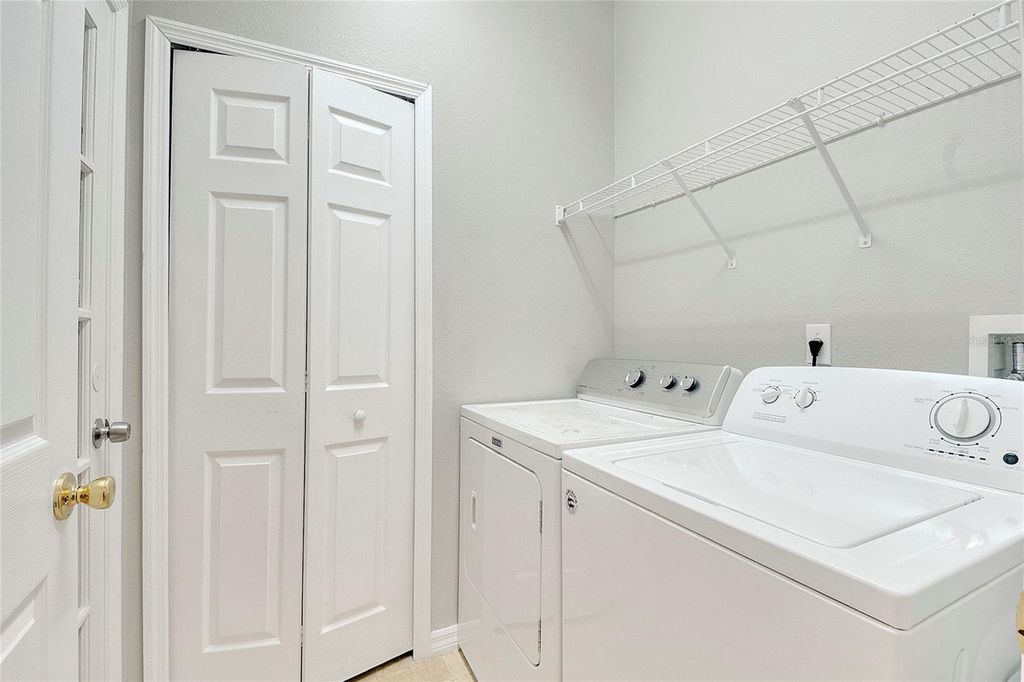 Image 9 of property listing at 9454 SILVER BUTTONWOOD STREET, Orlando, FL 32832
