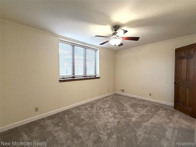 43000 12 Oaks Crescent Drive 2033, Novi, MI 48377
