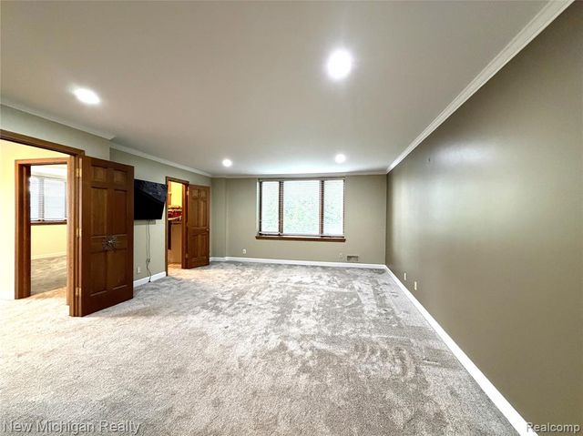43000 12 Oaks Crescent Drive 2033, Novi, MI 48377