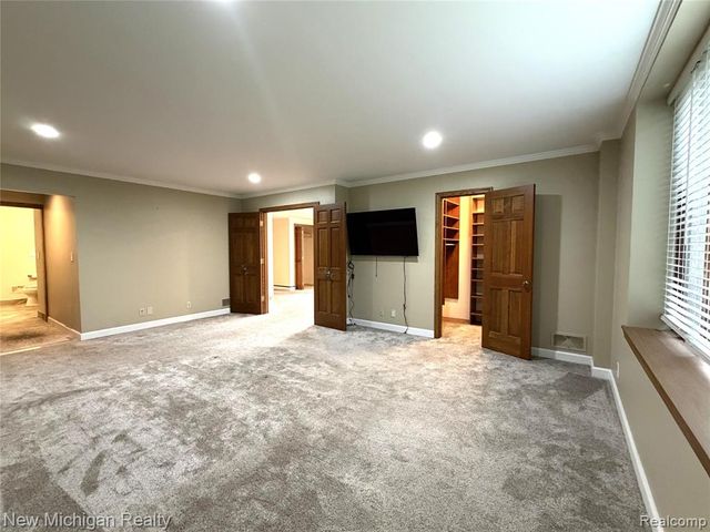 43000 12 Oaks Crescent Drive 2033, Novi, MI 48377