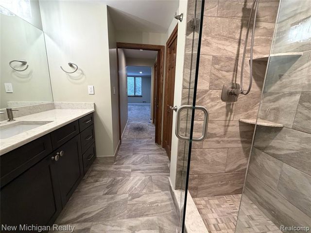 43000 12 Oaks Crescent Drive 2033, Novi, MI 48377