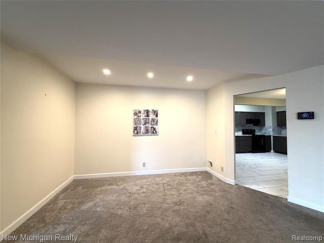 43000 12 Oaks Crescent Drive 2033, Novi, MI 48377
