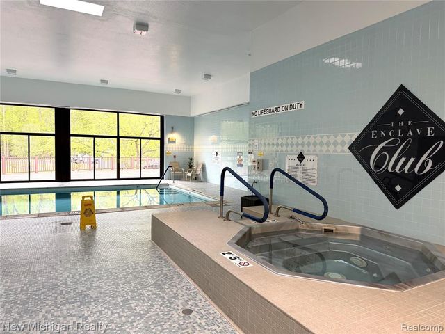 43000 12 Oaks Crescent Drive 2033, Novi, MI 48377
