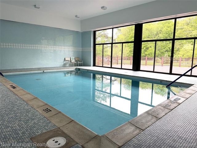 43000 12 Oaks Crescent Drive 2033, Novi, MI 48377