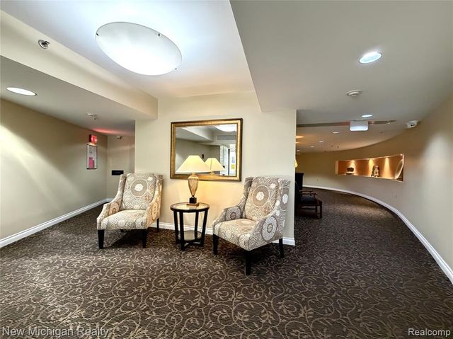 43000 12 Oaks Crescent Drive 2033, Novi, MI 48377