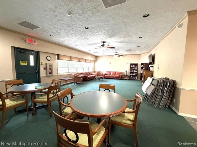 43000 12 Oaks Crescent Drive 2033, Novi, MI 48377