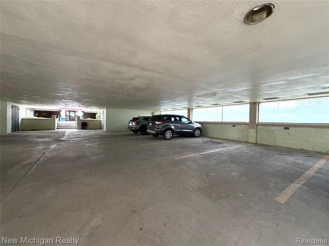 43000 12 Oaks Crescent Drive 2033, Novi, MI 48377