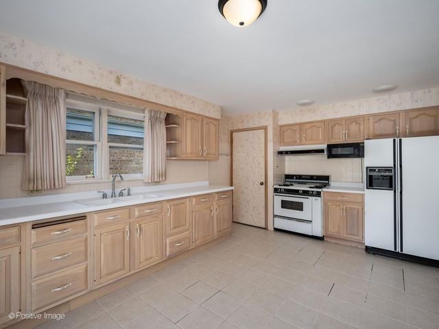 9420 Lawler Avenue, Skokie, IL 60077