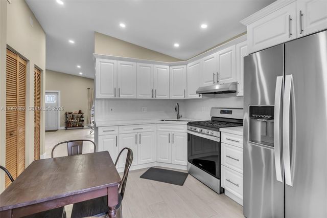 7001 W 35th Ave 169, Hialeah, FL 33018