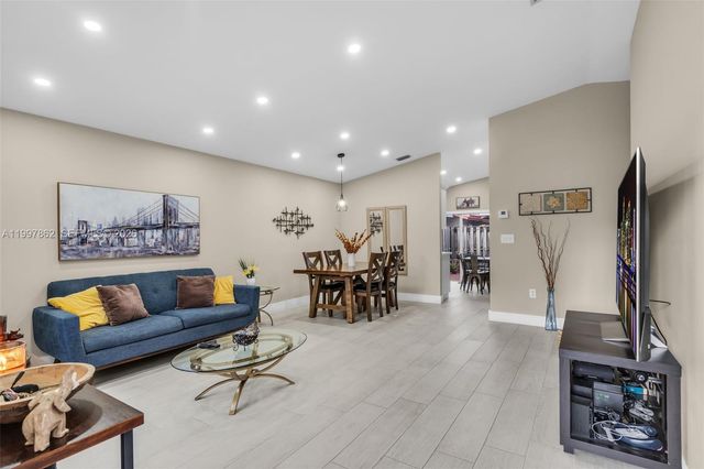 7001 W 35th Ave 169, Hialeah, FL 33018