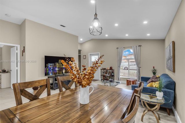 7001 W 35th Ave 169, Hialeah, FL 33018