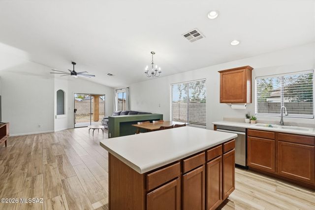 3670 W Tybolt Drive, Tucson, AZ 85746