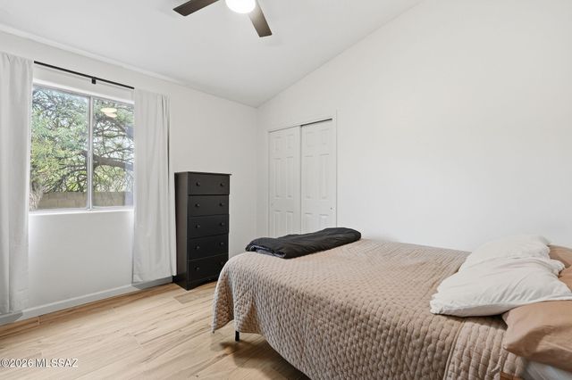 3670 W Tybolt Drive, Tucson, AZ 85746