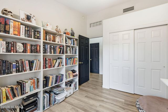 3670 W Tybolt Drive, Tucson, AZ 85746