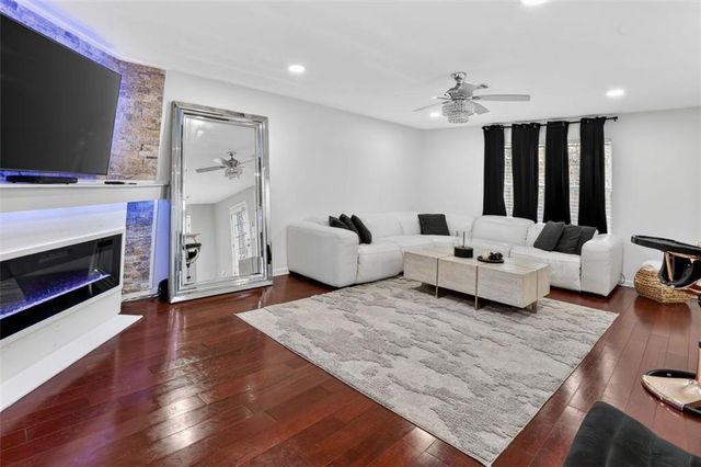 510 Platoro SW Court, Atlanta, GA 30331