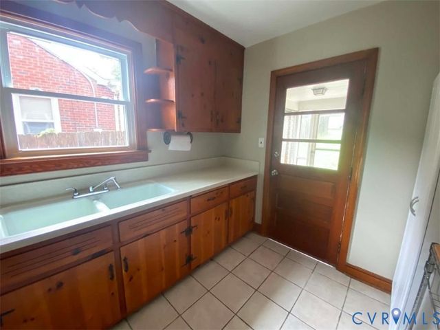 605 Walnut Ave, Colonial Heights, VA 23834
