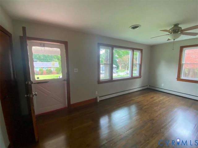 605 Walnut Ave, Colonial Heights, VA 23834