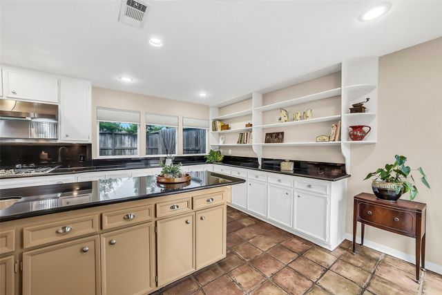 16 Charleston Street N, Sugar Land, TX 77478