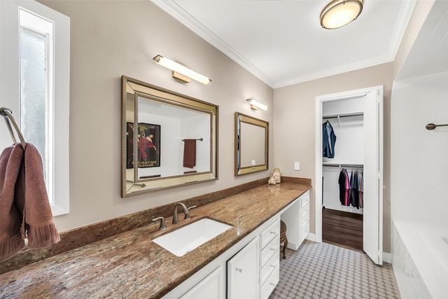 16 Charleston Street N, Sugar Land, TX 77478