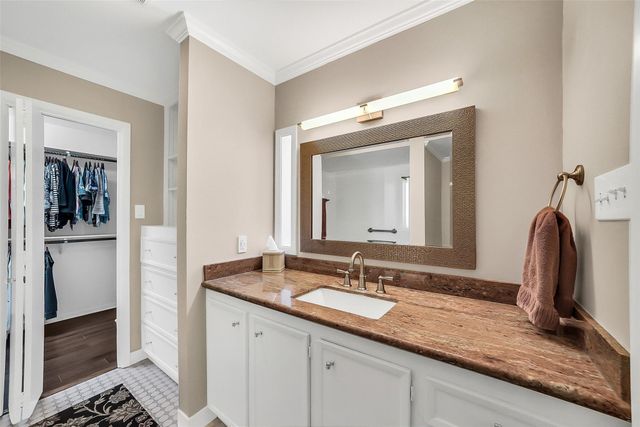 16 Charleston Street N, Sugar Land, TX 77478