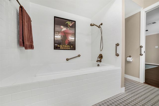 16 Charleston Street N, Sugar Land, TX 77478