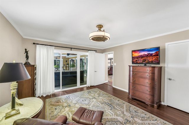 16 Charleston Street N, Sugar Land, TX 77478