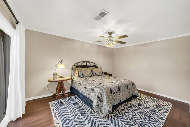 16 Charleston Street N, Sugar Land, TX 77478