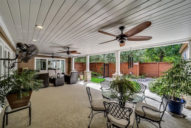 16 Charleston Street N, Sugar Land, TX 77478