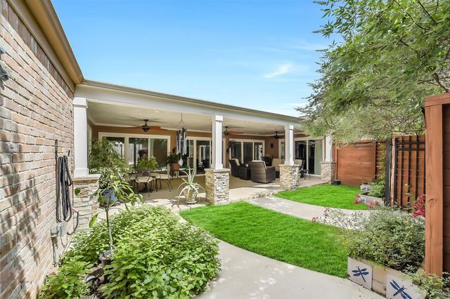 16 Charleston Street N, Sugar Land, TX 77478