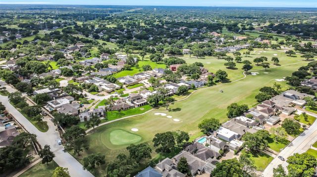 16 Charleston Street N, Sugar Land, TX 77478