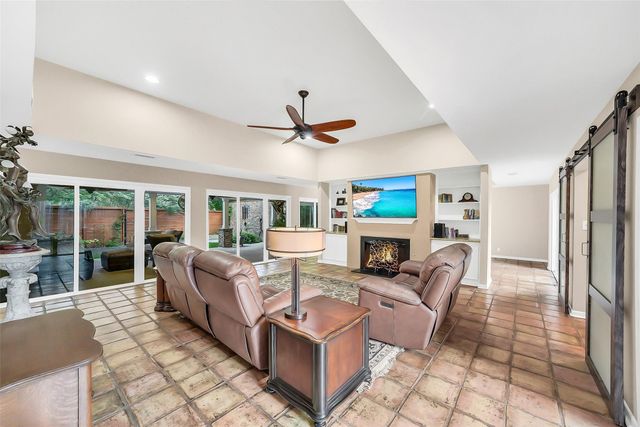 16 Charleston Street N, Sugar Land, TX 77478