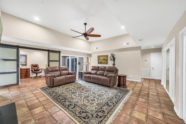 16 Charleston Street N, Sugar Land, TX 77478