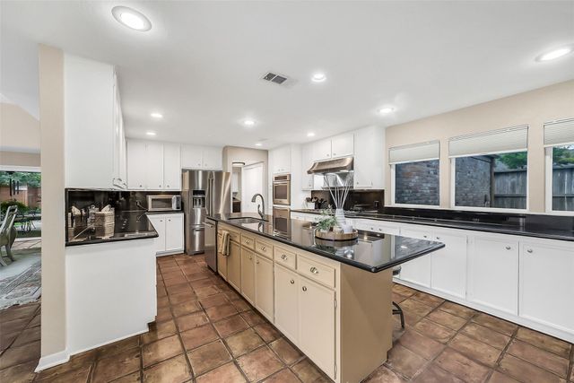 16 Charleston Street N, Sugar Land, TX 77478