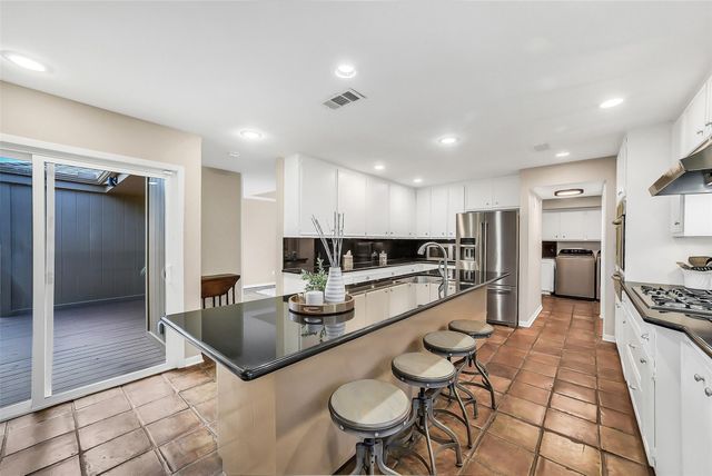 16 Charleston Street N, Sugar Land, TX 77478