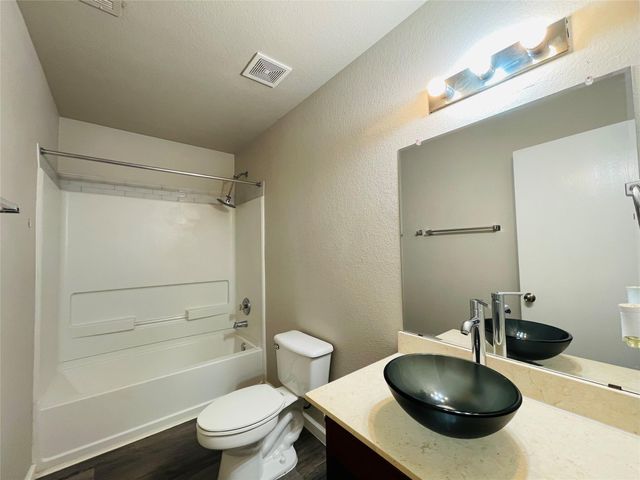 1116 Canada Wild DR, Buda, TX 78610