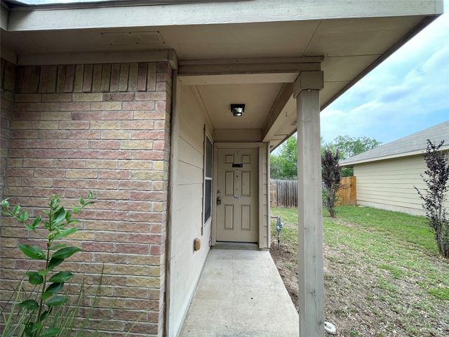 1116 Canada Wild DR, Buda, TX 78610