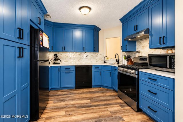 56 Farnham Square, Sayreville, NJ 08859