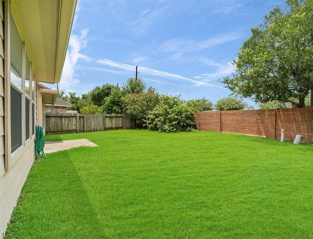2012 Roaring Springs Drive, Pearland, TX 77584