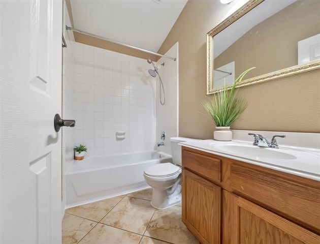 2012 Roaring Springs Drive, Pearland, TX 77584