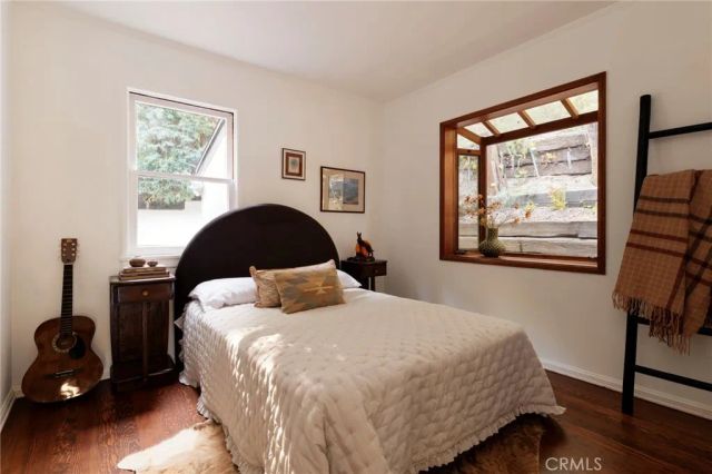 10423 Oletha Ln, Los Angeles, CA 90077